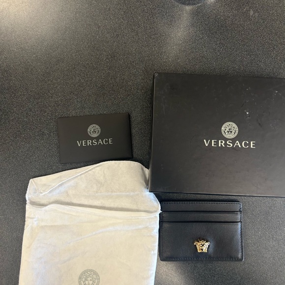 Versace La Medusa (5 Card Slot) Card Holder - Picture 4 of 5